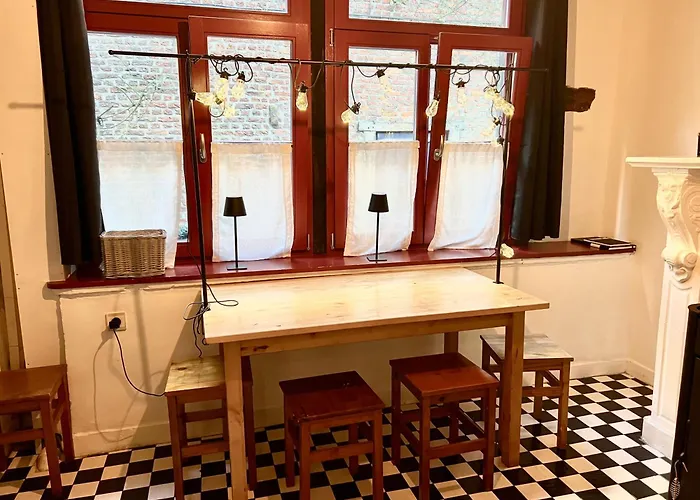 La Petite Maison De L'Impasse